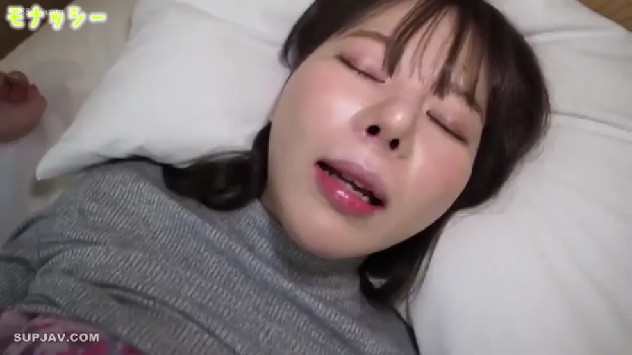 顔部のクローズアップ · 陶醉 · 枕头 · 仰臥 · 床上 · うめき声 · 日本AV · 灰色高领衫