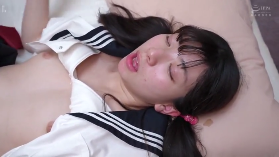 Supine · 面部特写 · 床上 · Sailor suit