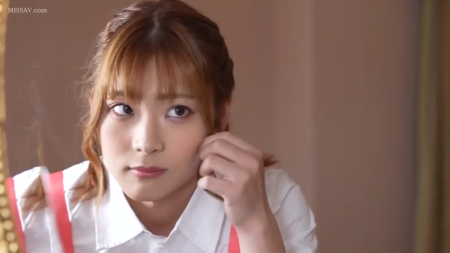 室内 · 脸部特写 · 制服