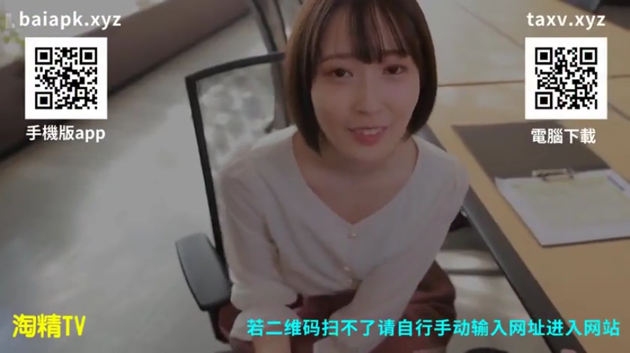 坐姿 · 办公室 · 办公桌 · 微笑 · 职业装 · 对视 · 上半身 · 短发