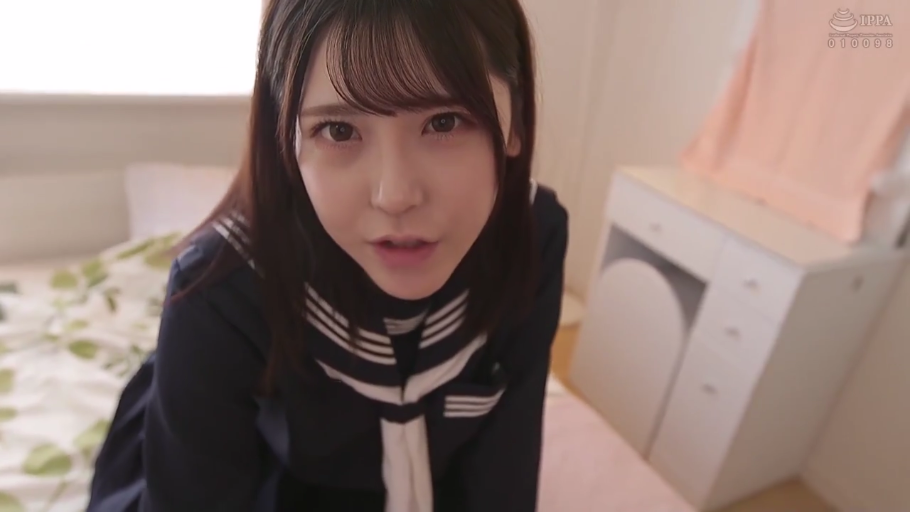 仰卧 · 床上 · 床单 · 局部特写 · 抚摸私处 · 粉色睡裙 · 不适用 · 重度打码