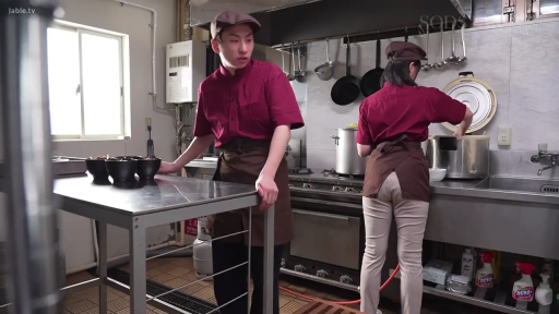 站立 · 自然 · 職場のストーリー · 厨具 · 备餐 · 后厨 · 厨师制服