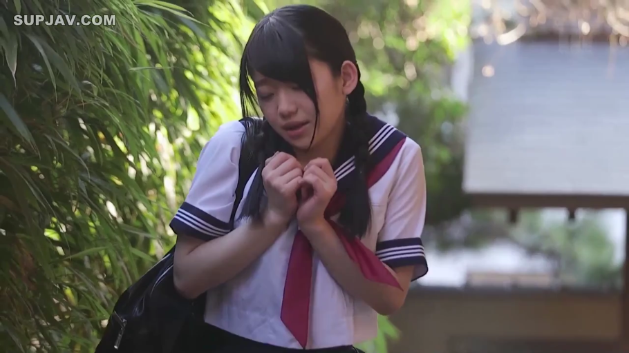 站立 · 中景 · 户外 · 水手服