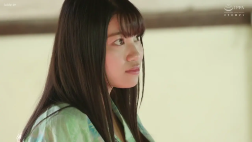 室内 · 面部 · 侧身 · 平静 · 注视 · 和服