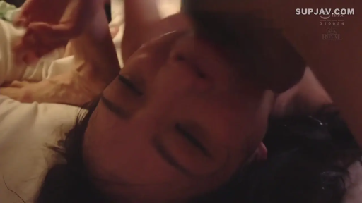 室内 · 全裸 · 性行为 · 陶醉 · 仰卧 · 面部特写 · 床单 · 视频截图