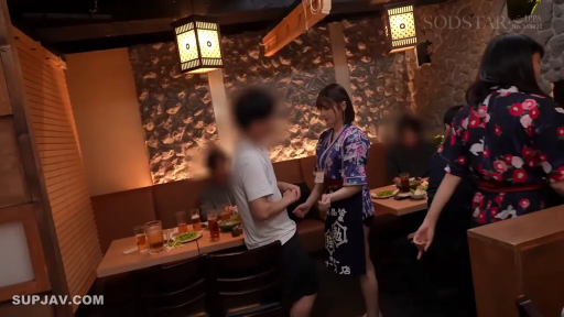 ロールプレイング · 站立 · 中景 · 微笑 · 居酒屋 · 服务 · 餐具酒水 · 和服店员服