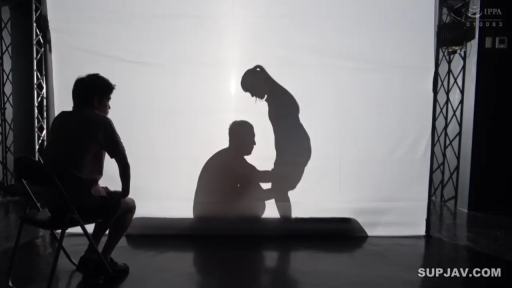 全景 · 跪姿 · 便装 · 影棚