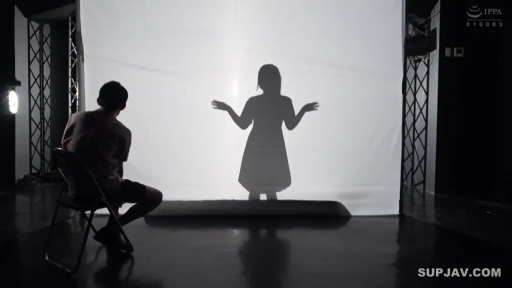 Sitting Posture · 全景 · 椅子 · 影棚 · 日常服 · 观看 · Silhouette