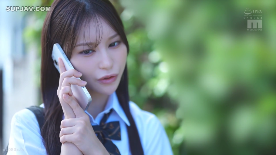 室内 · 专注 · 职场短裙 · 仰拍 · 制服诱惑 · 弯腰俯身 · 互动挑逗