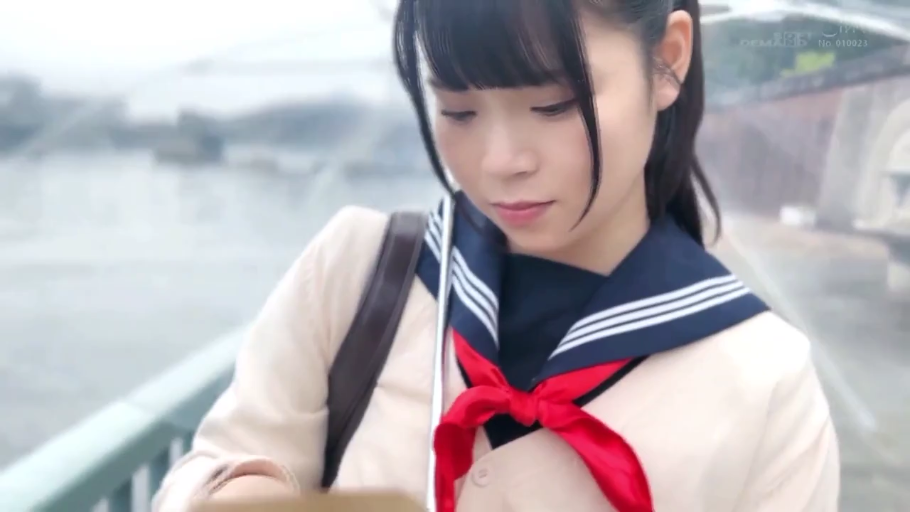 多人 · 躯干特写 · 红色沙发 · 群交行为 · 蕾丝内裤 · 迷离表情 · 仰卧姿势