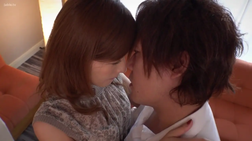 室内 · 碎花上衣 · 特写 · 对视 · 親昵 · 情熱的