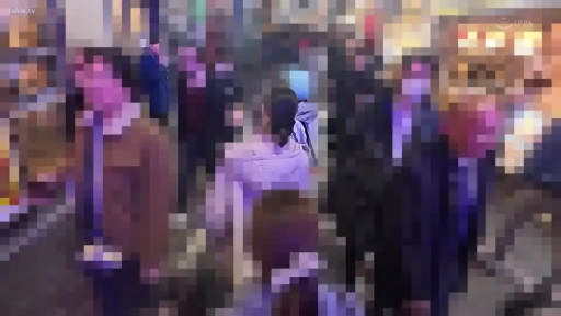 站立 · 全景 · 户外街道 · 走动 · 休闲常服 · 无法看清 · 街头拍摄