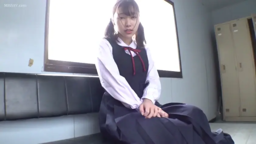 Sitting Posture · Student uniform · 注视镜头 · Peaceful · 红色领结 · 中全景 · 室内更衣室 · 日本JK校服