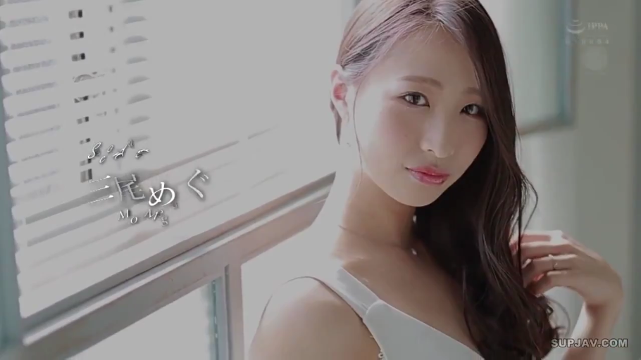 室内 · 脸部 · 站姿 · 妩媚 · 长发 · 白色内衣 · 百叶窗 · 撩发