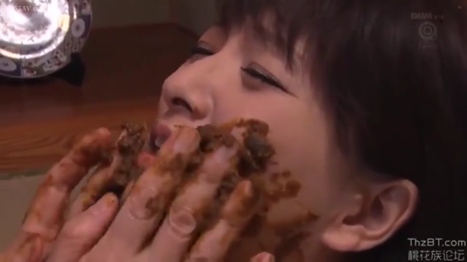 室内 · 脸部特写 · 陶醉 · 裸体 · 躺姿 · 重口味 · 粪便 · 嗜粪