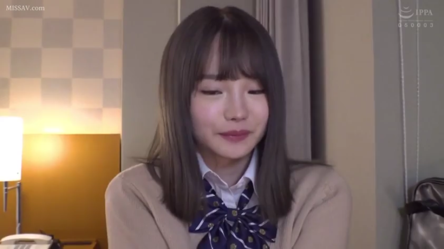 室内 · 顔 · 制服 · 正面