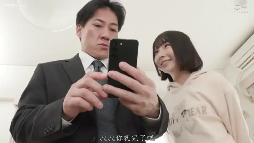 室内 · 严肃 · 站姿 · 看手机 · 手机 · 手机 · 西装 · 仰拍