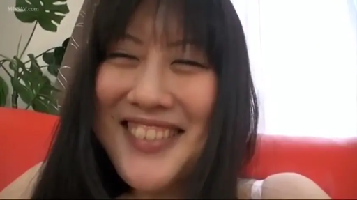 面部 · 白色吊带 · 正面 · 开心 · 露齿大笑 · 室内居家 · 近距离自拍