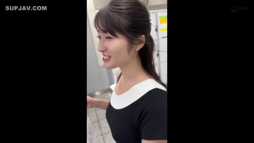 Indoor · Conversation · Stand · 储物柜 · Smile · 连衣裙 · Side face · Asian women