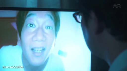 室内 · 白いTシャツ · 顔のクローズアップ · 正面 · 显示器 · 主観視点 · 惊愕 · 视频监控