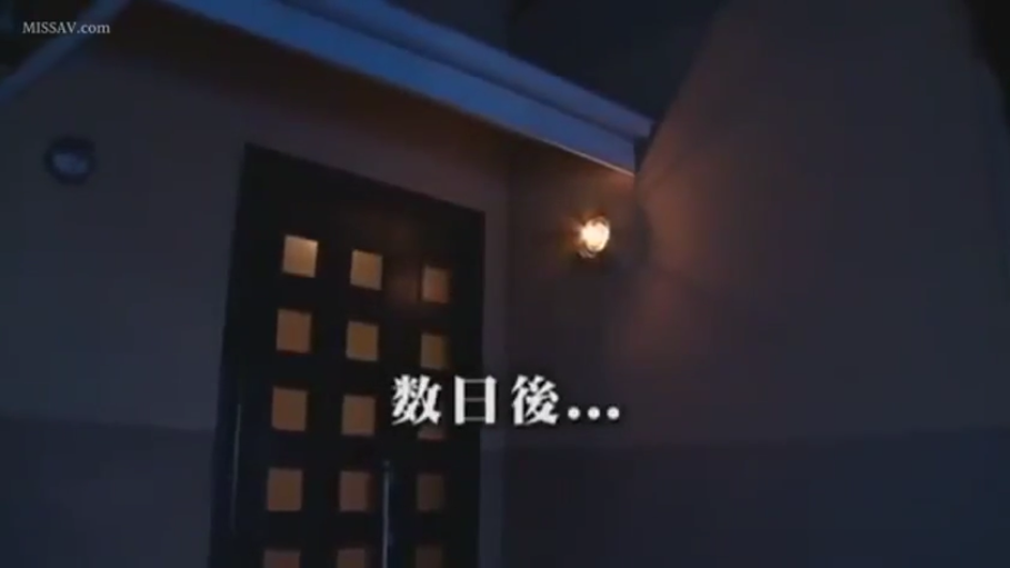 骑乘位 · 全景 · 微笑 · 客厅 · 主仆 · 黑色捆绑式内衣 · 爬行 · 黑色沙发