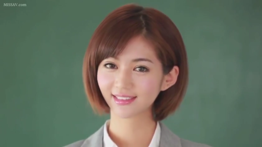 室内 · 脸部 · 全裸 · 微笑 · 对视 · 俯拍