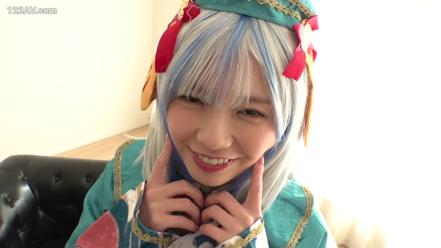 室内 · 站姿 · 面部特写 · 笑容 · 发饰 · 卖萌 · Cosplay服饰 · 彩发