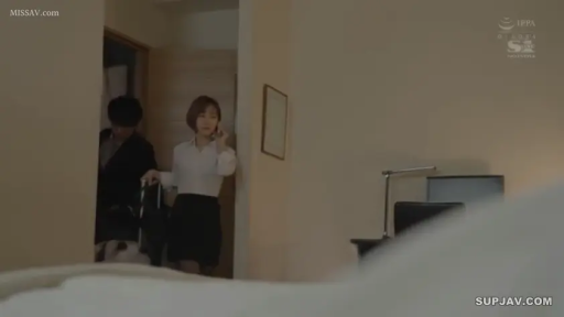 全身 · 站立 · 手机 · 酒店房间 · 自然 · 制服 · OL套装 · 通话