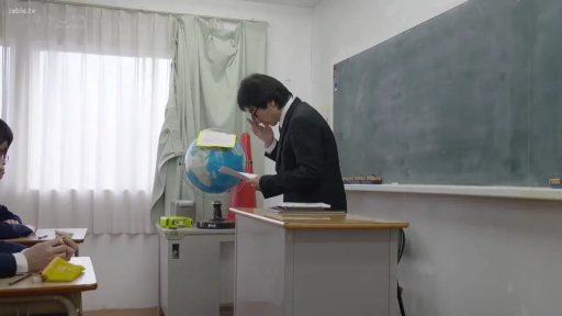 全身 · 教室 · 站立 · 西装 · 专业 · 教师 · 地球仪 · 教学