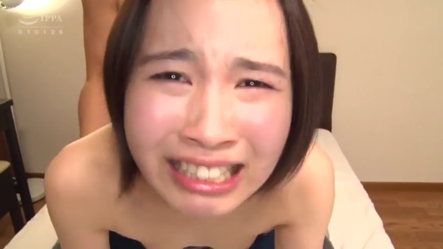 性交 · 脸部特写 · 卧室 · 后入式 · 床 · 裸体 · 痛苦 · 日韩