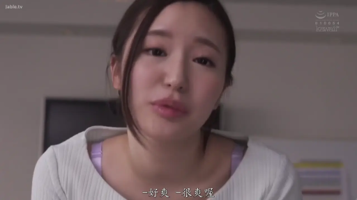 室内 · 坐姿 · 交谈 · 字幕 · 面部特写 · 白色开衫 · 忧虑