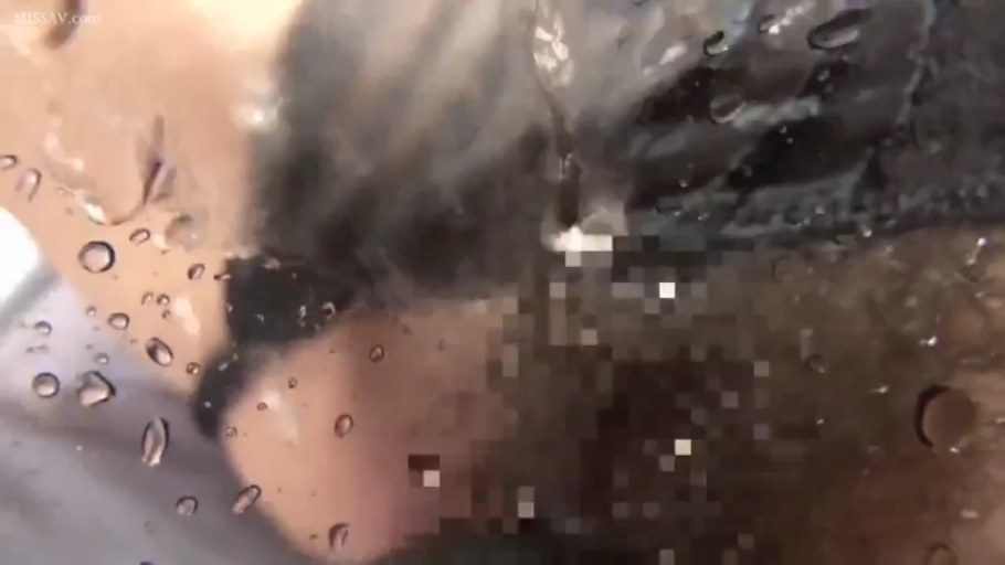 浴室 · 蕾丝内衣 · 特写 · 侧躺