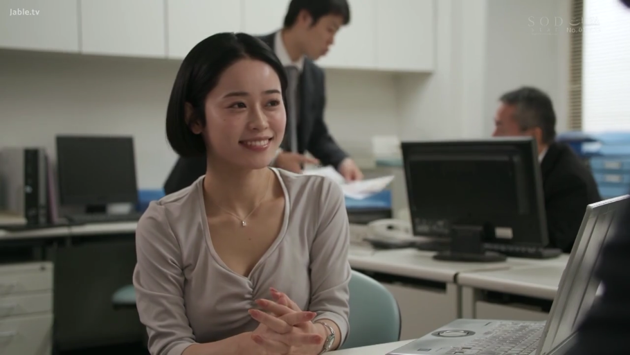 坐姿 · 面部 · 办公室 · 电脑 · 微笑 · 交流 · OL · 职场装