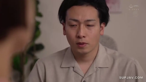 室内 · 忧郁 · 低头 · 面部特写 · 粉色针织衫 · 人像 · 正位