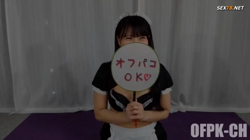 室内 · 跪坐 · 角色扮演 · 半身 · 女仆装 · 眯眼笑 · 举牌 · 文字牌