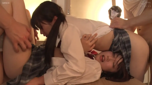 室内 · 脸部 · 迷离 · 特写 · 精液 · 裸露 · 舔舐 · 衔指