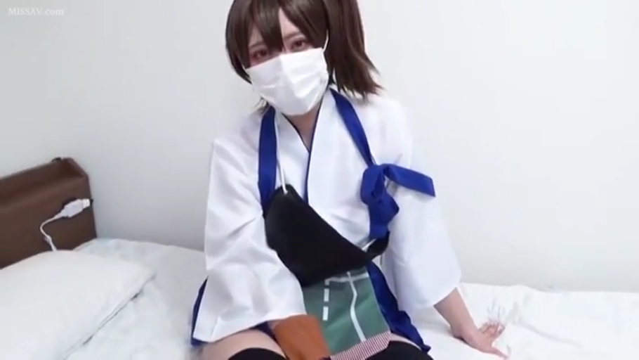 座り姿勢 · ロールプレイング · 寝室 · 凝視 · 上半身 · 口罩 · 遮掩 · Cosplay服