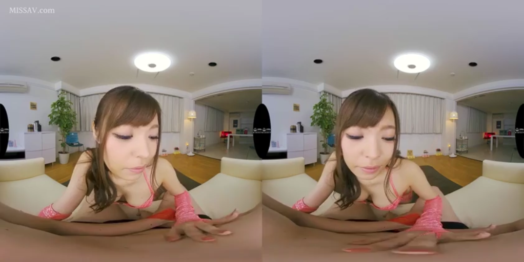 性交 · 沙发 · 自然 · 客厅 · 第一人称视角 · 面部特写 · 跨坐 · 粉色比基尼