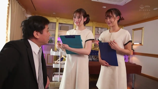 交谈 · 站姿 · 全景 · 微笑 · 制服 · 三人 · 写字板 · 美容院