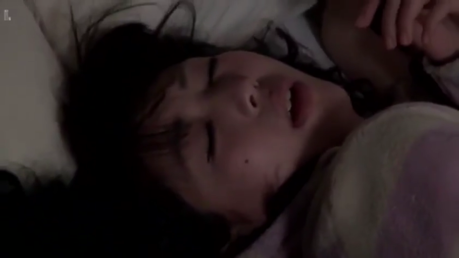 全裸 · 愉悦 · 中景 · 站姿 · 多人性交 · 三人行 · 户外泳池 · 泳池玻璃