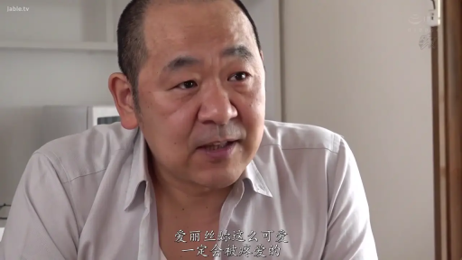 室内 · 坐姿 · 忧虑 · 剧情 · 白衬衫 · 面部特写 · 对话