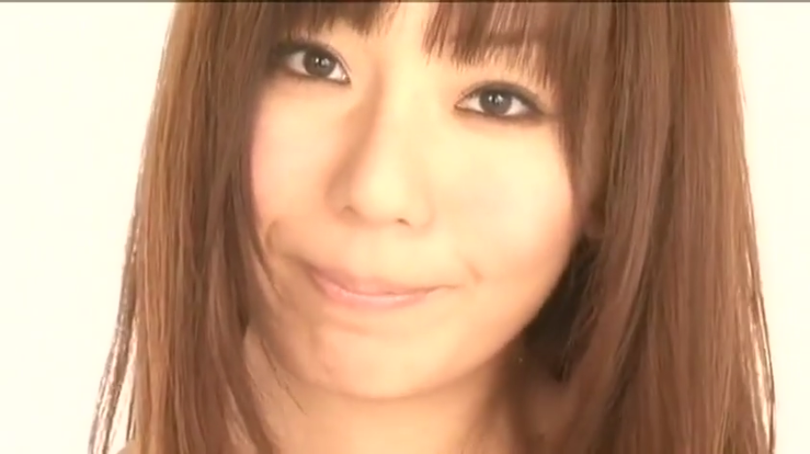 脸部特写 · 摄影棚 · 正面 · 未见衣着