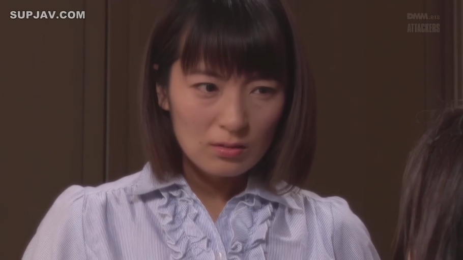 室内 · 脸部特写 · 微笑 · 手机 · 自拍 · 毛衣 · 自拍视角 · 手持姿势
