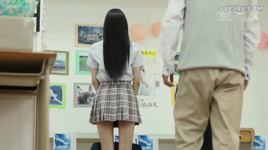 骑乘位 · 性交 · 露乳 · 全裸 · 中景 · 枕头 · 酒店房间 · 注视