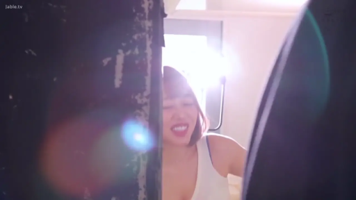 室内 · 面部 · 站立 · 白色背心 · 妩媚 · 写真 · 咬手指