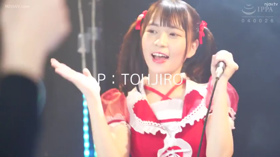 Standing Posture · Smile · Half-body close-up · Twin tails · 舞台 · 话筒 · 演出 · 偶像制服