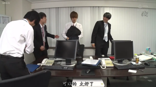 办公室 · 站立 · 自然 · 多人 · 谈话 · 西装衬衫 · 办公用品