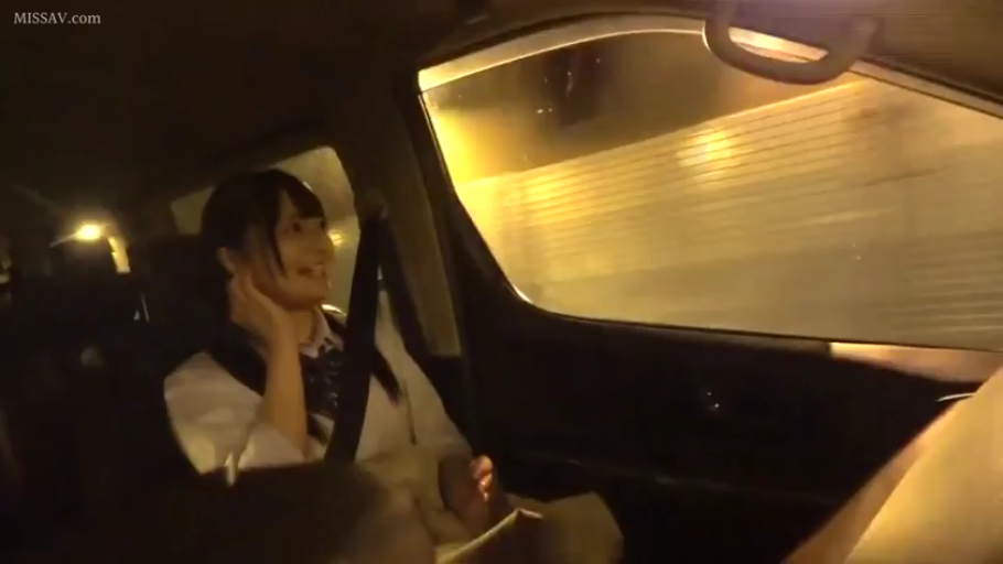 坐姿 · 中景 · 微笑 · 聊天 · 车内 · JK制服 · 安全带 · 夜间