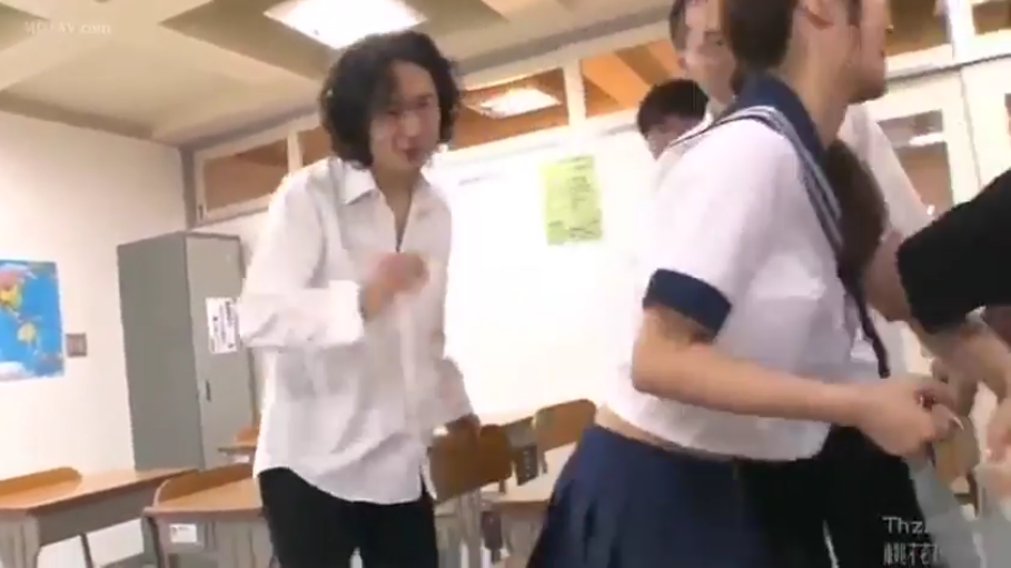 教室 · 站立 · 中景 · 水手服