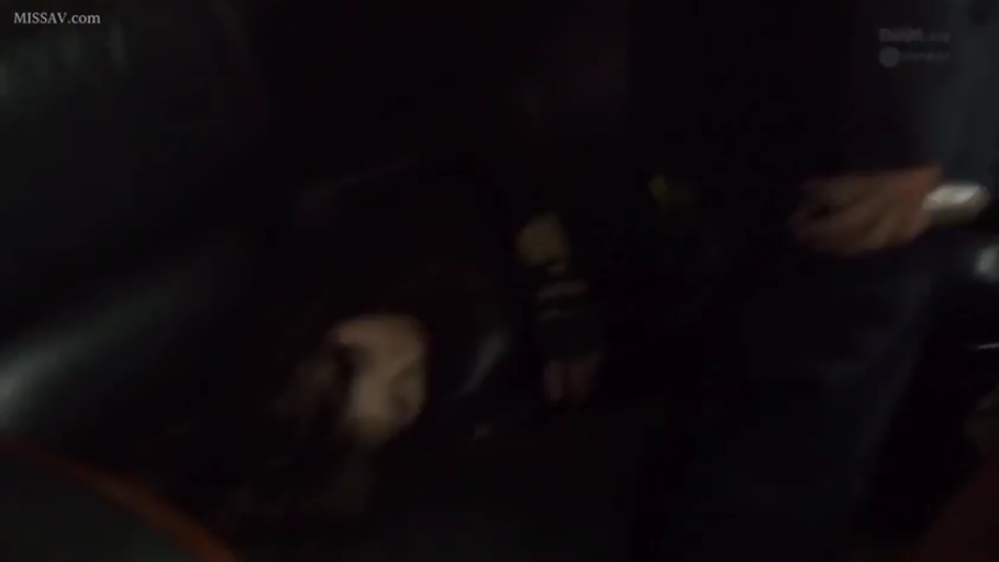 俯身 · 脸部特写 · 口交 · 享受 · 车内 · 汽车座椅 · 夜晚 · 深色衣服